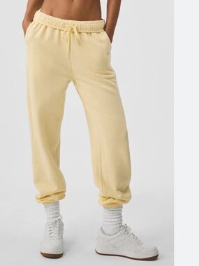 ALO Yoga Accolade Lemon Ice Sweatpants - Pale Yellow